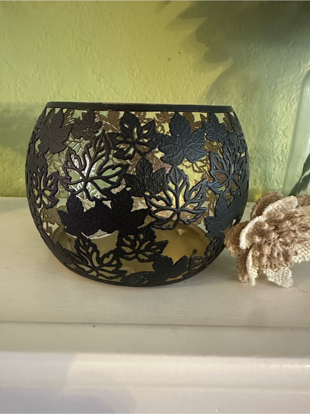 Decorative Black Metal Leaf Candle Holder for 3 wick